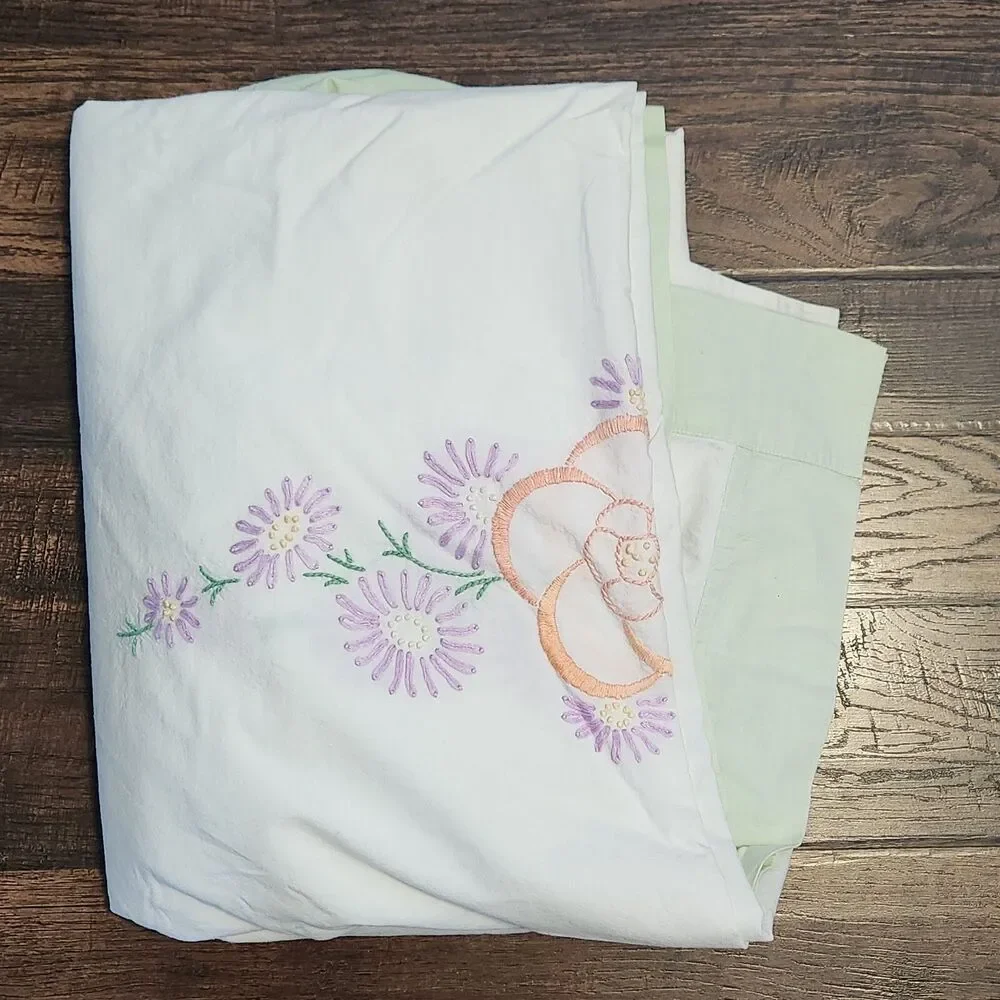Vintage Hand Embroidered Floral Cottage White 101